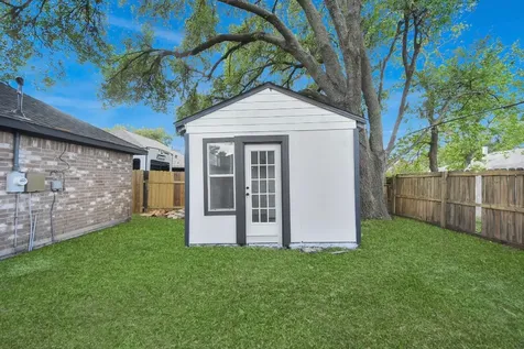 1114 N Nottingham Drive League City TX 77573