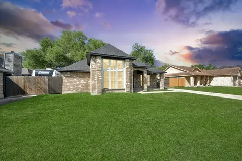 1114 N Nottingham Drive League City TX 77573