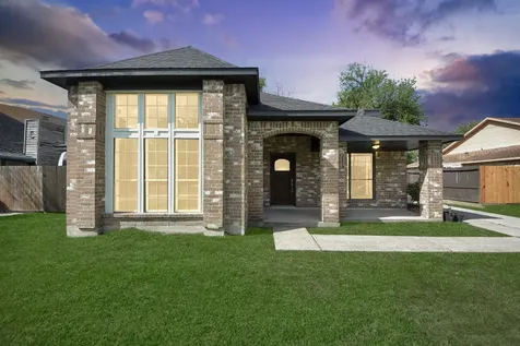 1114 N Nottingham Drive League City TX 77573