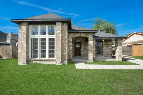 1114 N Nottingham Drive League City TX 77573