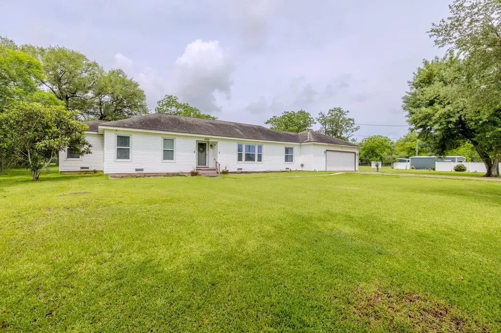 1520 North Drive Bay City TX 77414