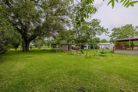1520 North Drive Bay City TX 77414