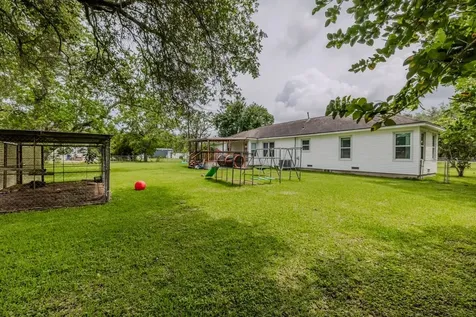 1520 North Drive Bay City TX 77414