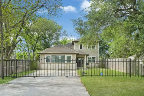 1004 Bonnie Street Houston TX 77587