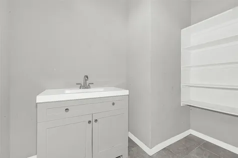 1004 Bonnie Street Houston TX 77587