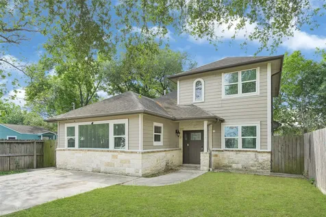 1004 Bonnie Street Houston TX 77587