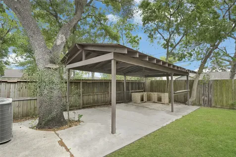1004 Bonnie Street Houston TX 77587
