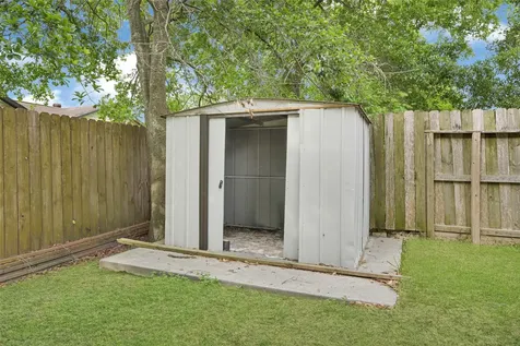 1004 Bonnie Street Houston TX 77587