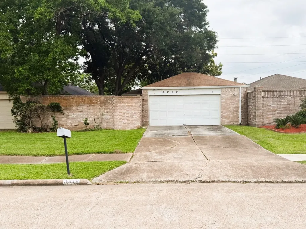 3919 Vineyard Drive Houston TX 77082