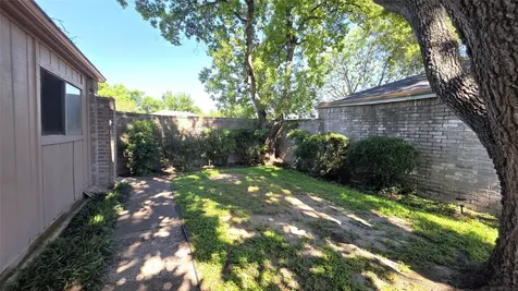 3919 Vineyard Drive Houston TX 77082