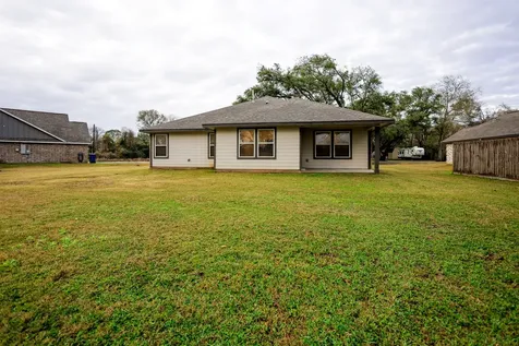 62 Nelson Court Jones Creek TX 77541