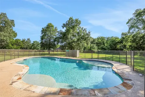 1510 Magnolia Bend W Baytown TX 77523