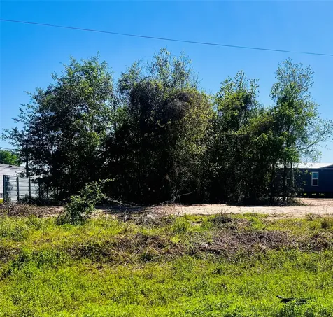 1942 County Road 3542 Cleveland TX 77327