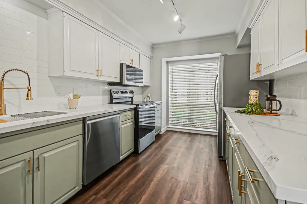 2125 Winrock Boulevard 38 Houston TX 77057