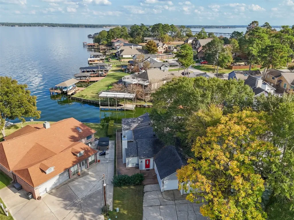 148 Clear Water Street W Montgomery TX 77356