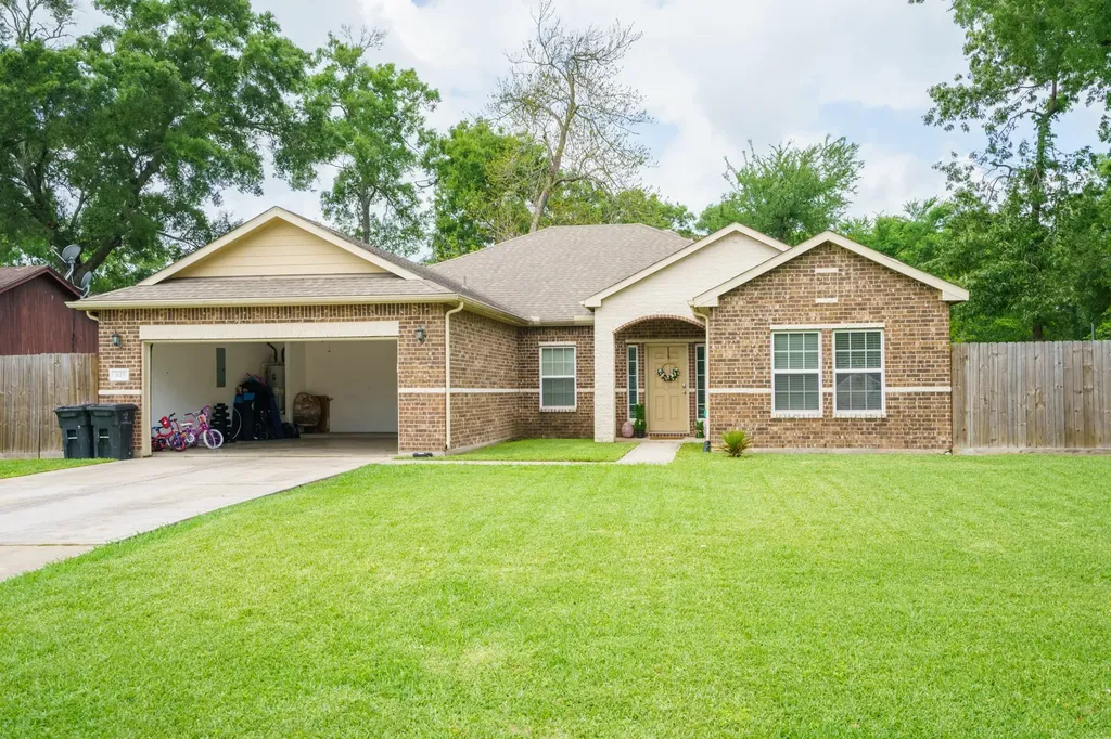 643 N Starboard Street Crosby TX 77532