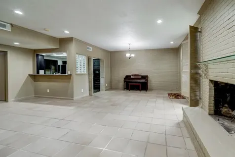 1422 Walnut Bend Lane 1/14 Houston TX 77042