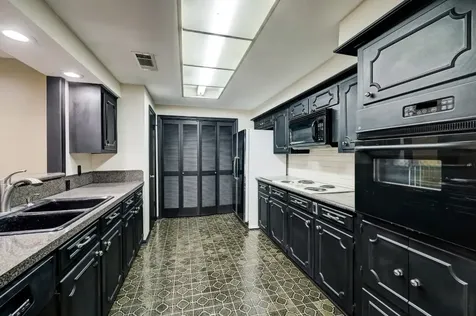 1422 Walnut Bend Lane 1/14 Houston TX 77042
