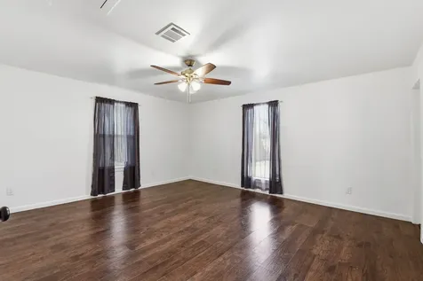 915 Nevell Street Cleveland TX 77327