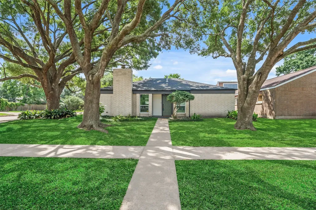15826 Stonehaven Drive Houston TX 77059