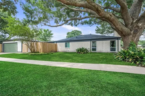15826 Stonehaven Drive Houston TX 77059