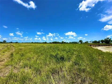 2101 W Bayshore Road Anahuac TX 77514