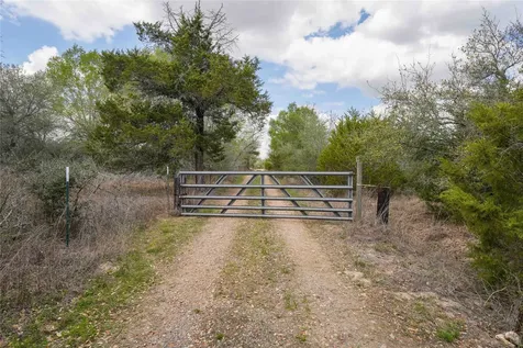 2495 Tx-159 Fayetteville TX 78940