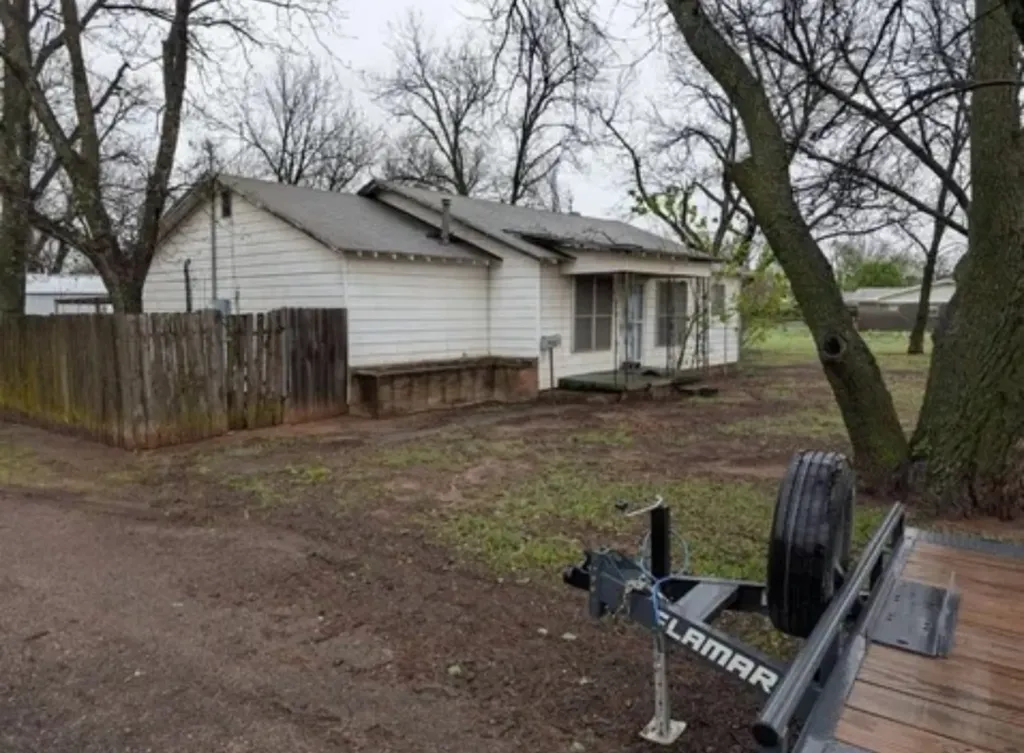 201 S Park Avenue Iowa Park TX 76367