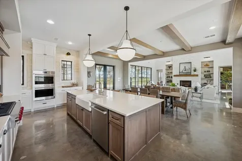 5655 Brazos Bow Way Washington TX 77880