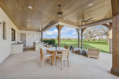 5655 Brazos Bow Way Washington TX 77880
