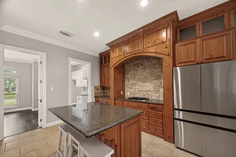 51 English Oak Court Lake Jackson TX 77566