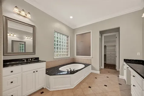 51 English Oak Court Lake Jackson TX 77566