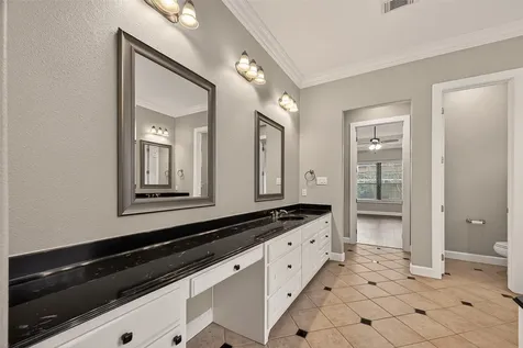 51 English Oak Court Lake Jackson TX 77566
