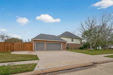 51 English Oak Court Lake Jackson TX 77566