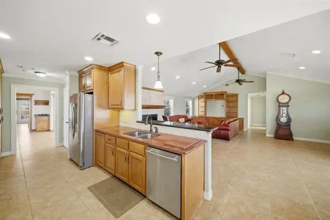 2365 S Fm 46 Franklin TX 77856