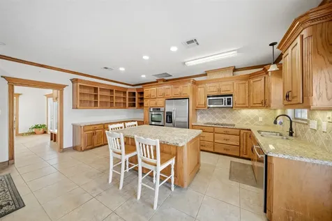 2365 S Fm 46 Franklin TX 77856
