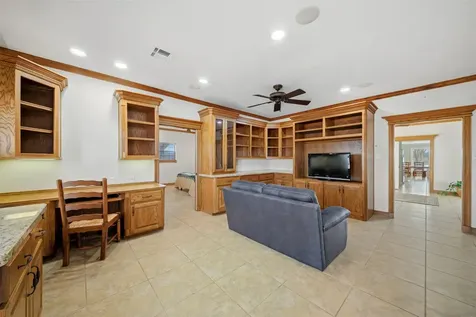 2365 S Fm 46 Franklin TX 77856