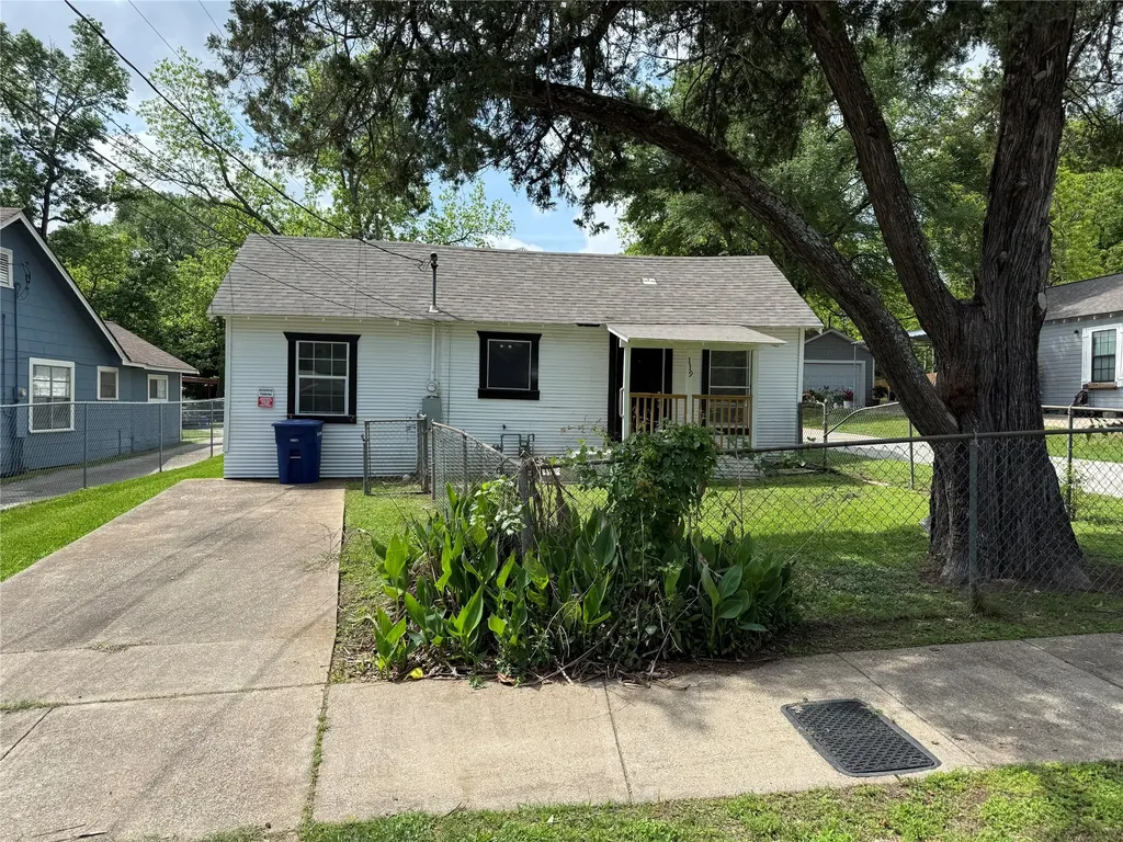 119 Louis Davis Drive Front Huntsville TX 77320