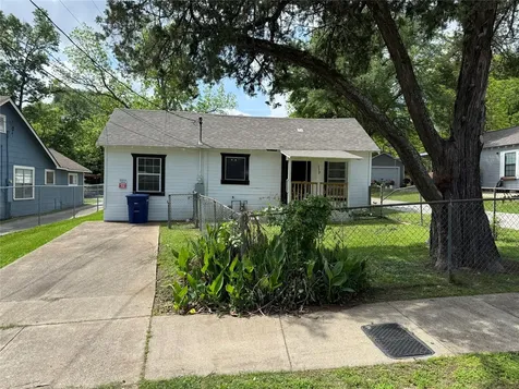 119 Louis Davis Drive Front Huntsville TX 77320