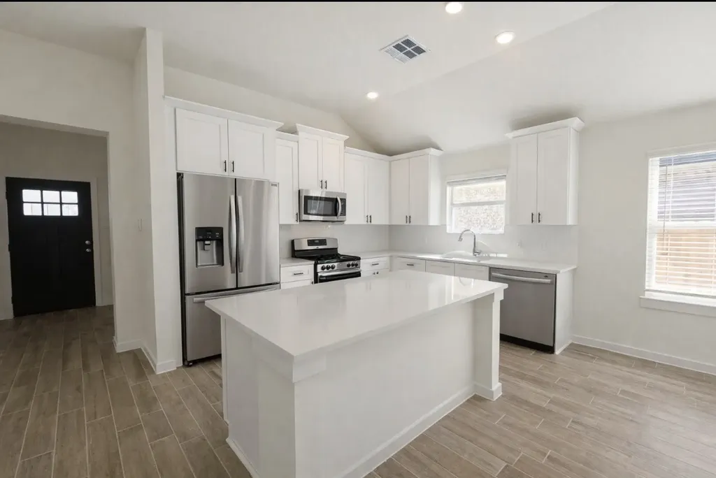 8315 Amber Summit Lane Angleton TX 77515