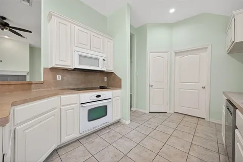 10542 Parkside Drive Willis TX 77318