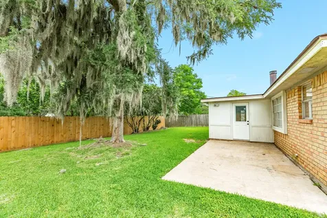 105 Sugar Cane Trace Lake Jackson TX 77566