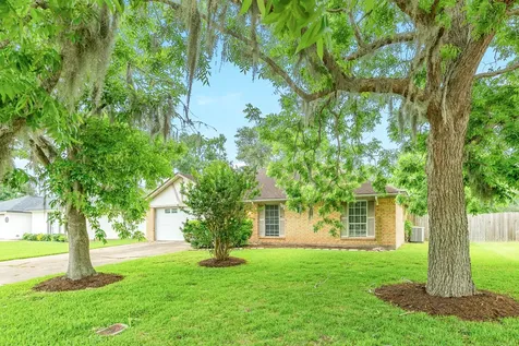 105 Sugar Cane Trace Lake Jackson TX 77566