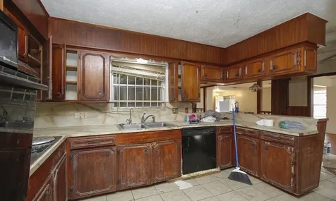 8215 Glencrest Street Houston TX 77061