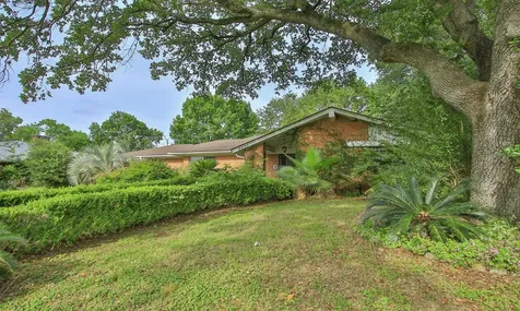 8215 Glencrest Street Houston TX 77061