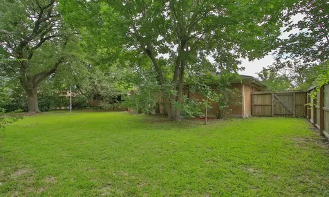 8215 Glencrest Street Houston TX 77061