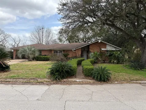 8215 Glencrest Street Houston TX 77061