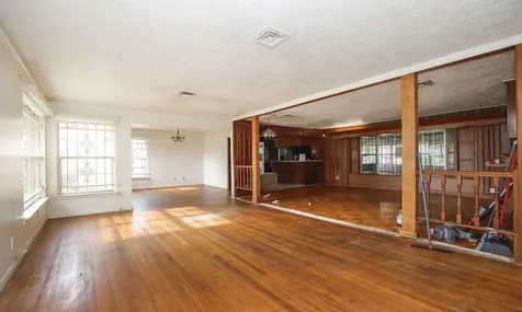 8215 Glencrest Street Houston TX 77061