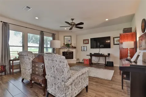461 Twin Lakes Boulevard W West Columbia TX 77486