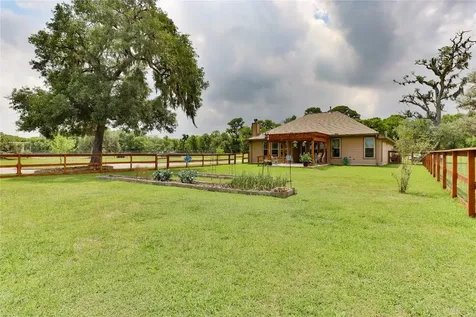 461 Twin Lakes Boulevard W West Columbia TX 77486